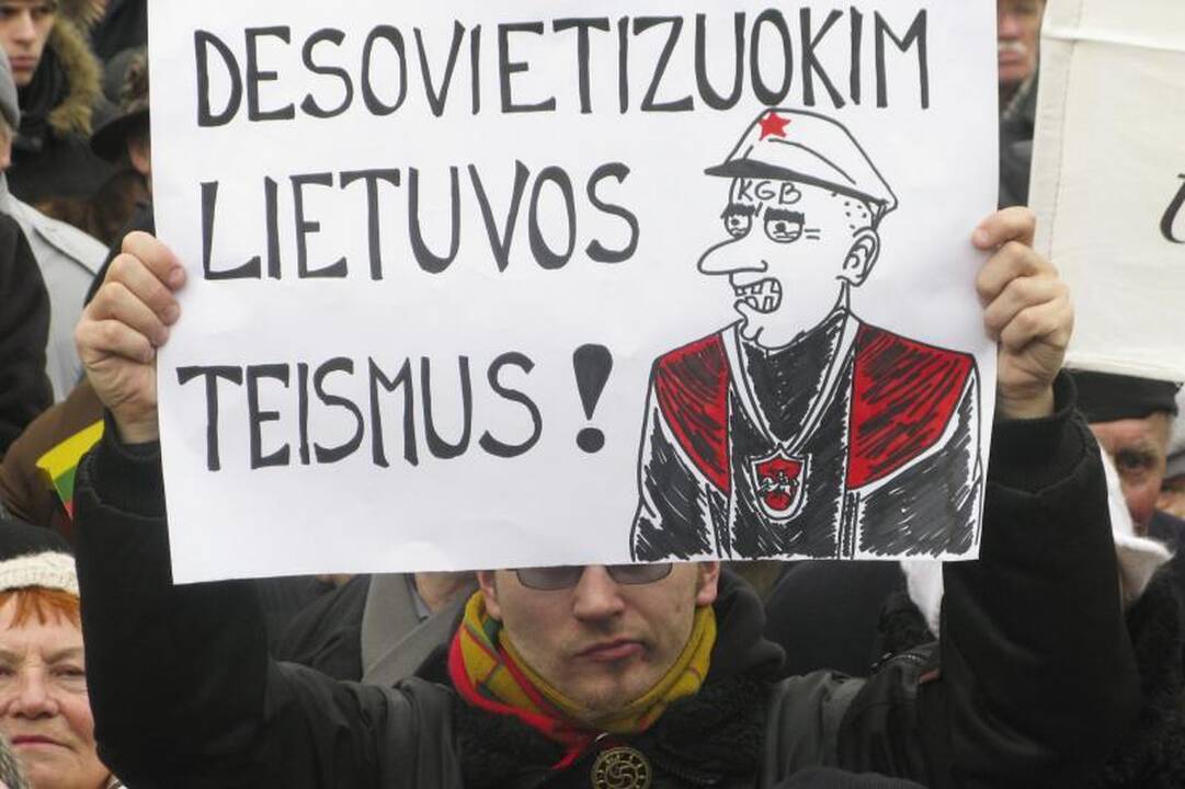 Prie prezidentūros aidėjo: „Neleiskime žaginti tėvynės“