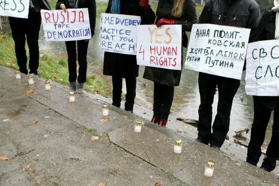 Prie Rusijos ambasados priminta apie A.Politkovskajos nužudymą