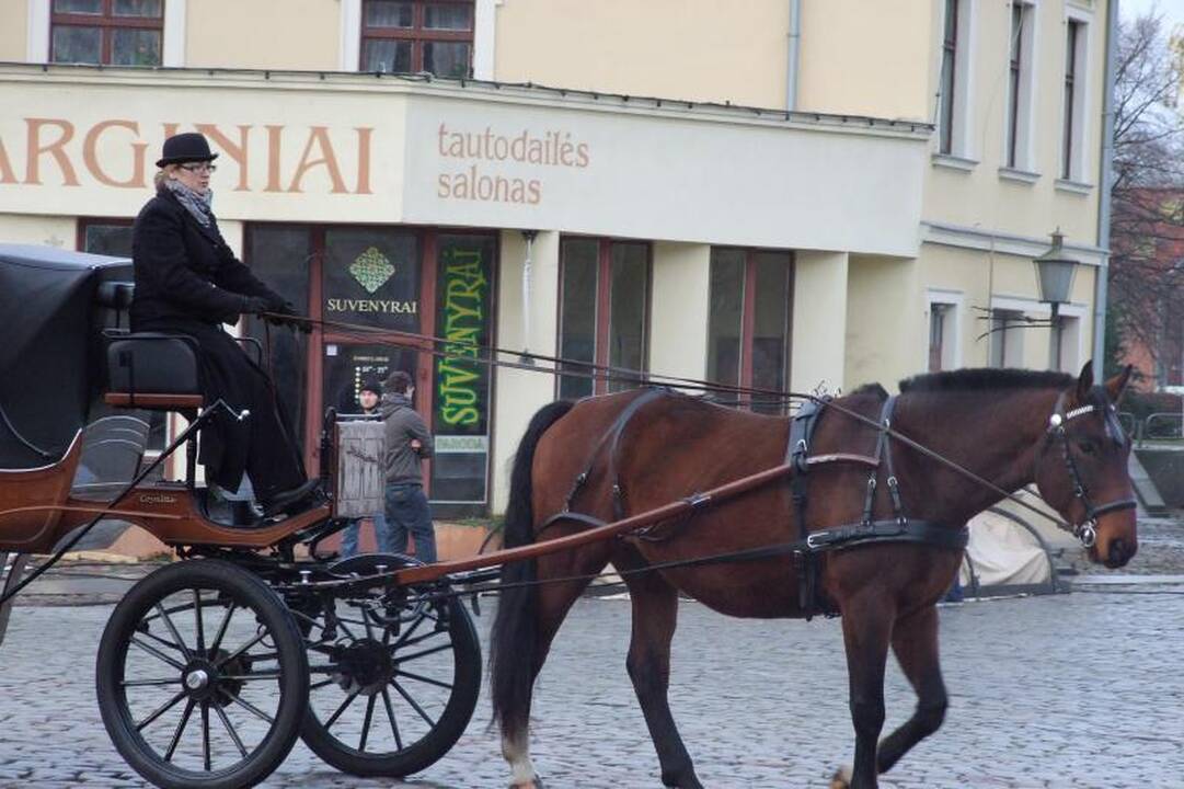 Trečiadienio rytą Teatro aikštė virto filmavimo aikštele