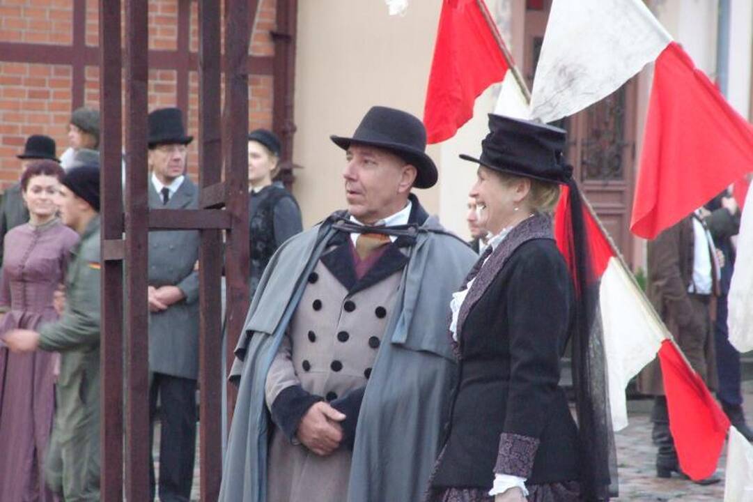 Trečiadienio rytą Teatro aikštė virto filmavimo aikštele