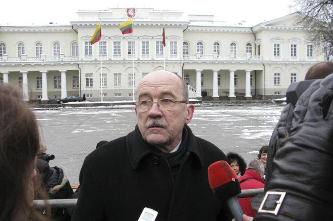 Prie prezidentūros aidėjo: „Neleiskime žaginti tėvynės“