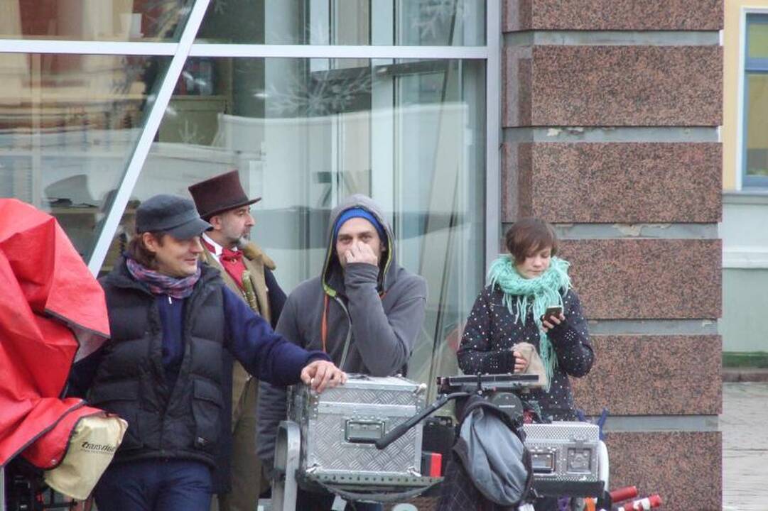 Trečiadienio rytą Teatro aikštė virto filmavimo aikštele