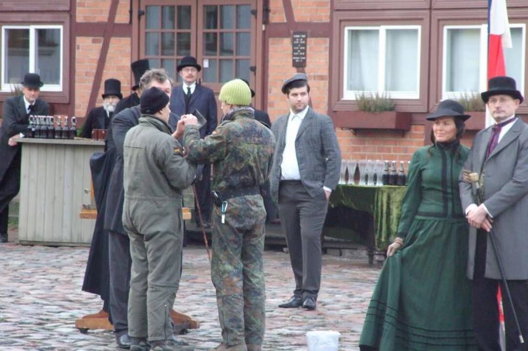 Trečiadienio rytą Teatro aikštė virto filmavimo aikštele