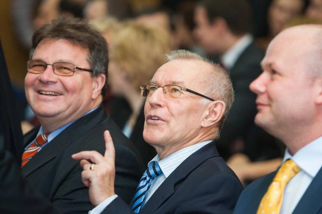 Apdovanoti Lietuvos diplomatijai nusipelnę asmenys