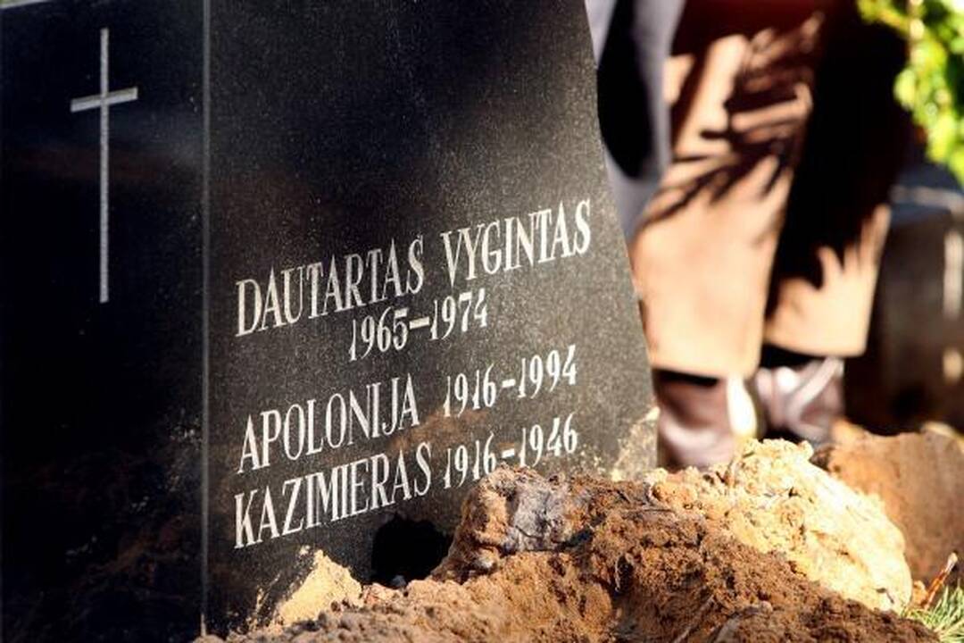 A.Dautartas atgulė šalia savo brolio ir senelių