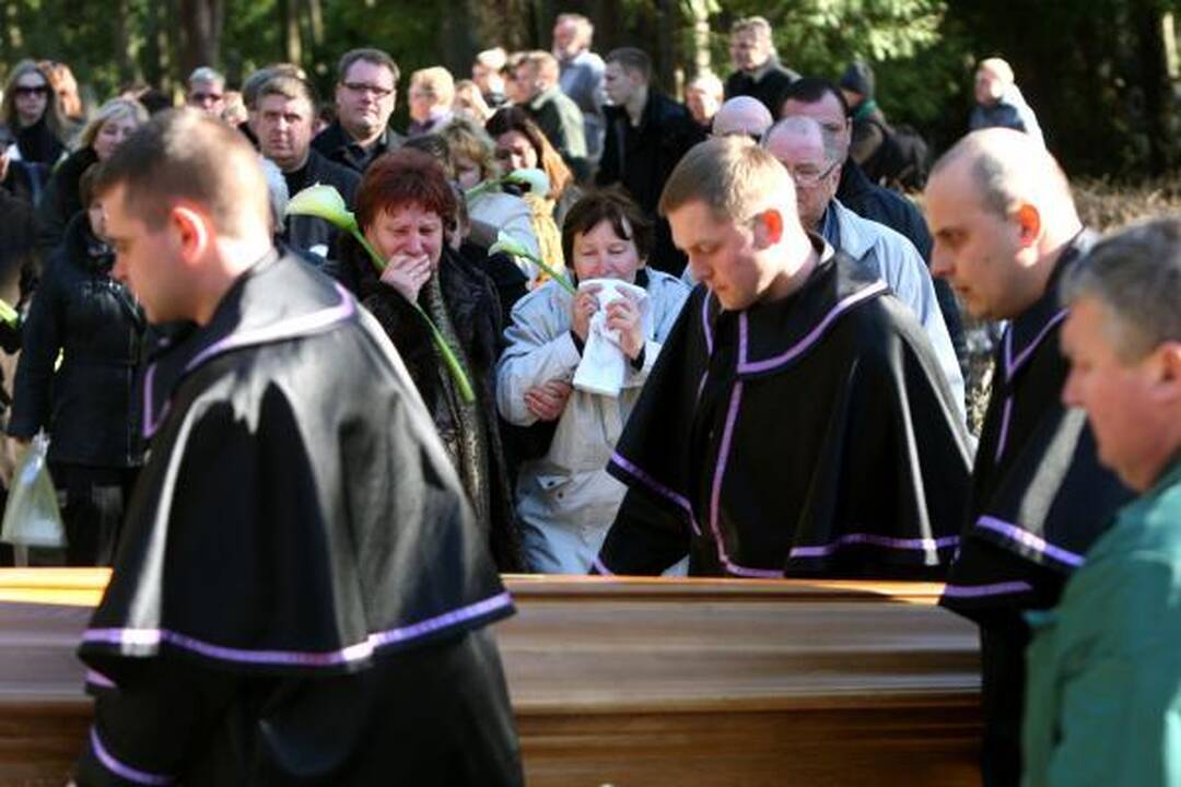 A.Dautartas atgulė šalia savo brolio ir senelių