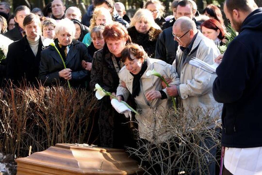 A.Dautartas atgulė šalia savo brolio ir senelių