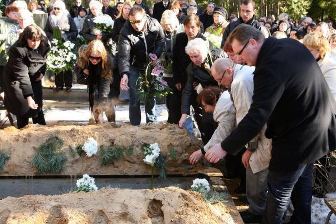 A.Dautartas atgulė šalia savo brolio ir senelių