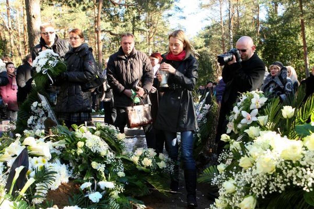 A.Dautartas atgulė šalia savo brolio ir senelių