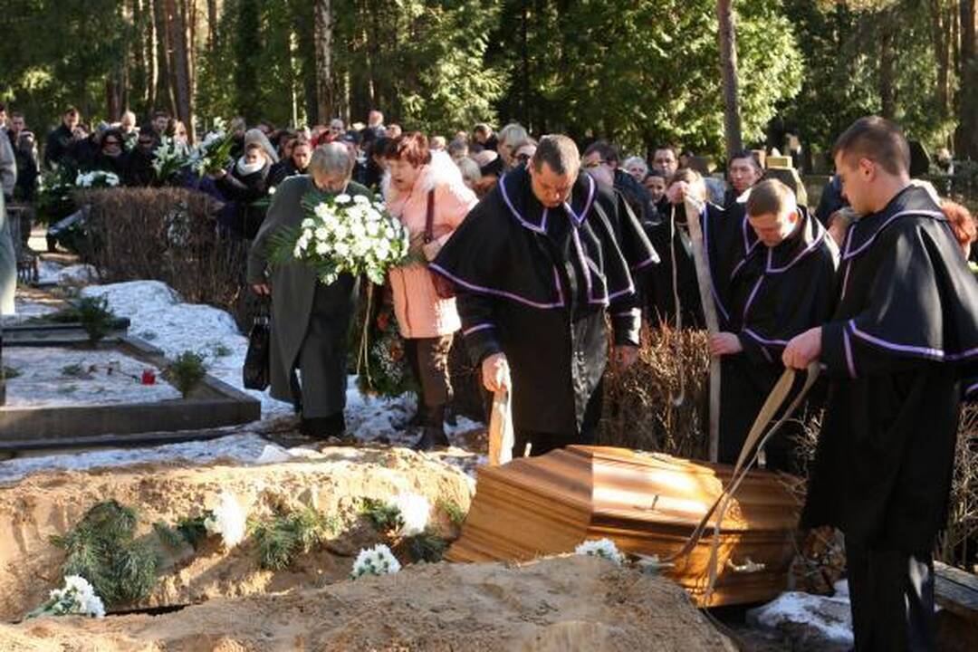 A.Dautartas atgulė šalia savo brolio ir senelių