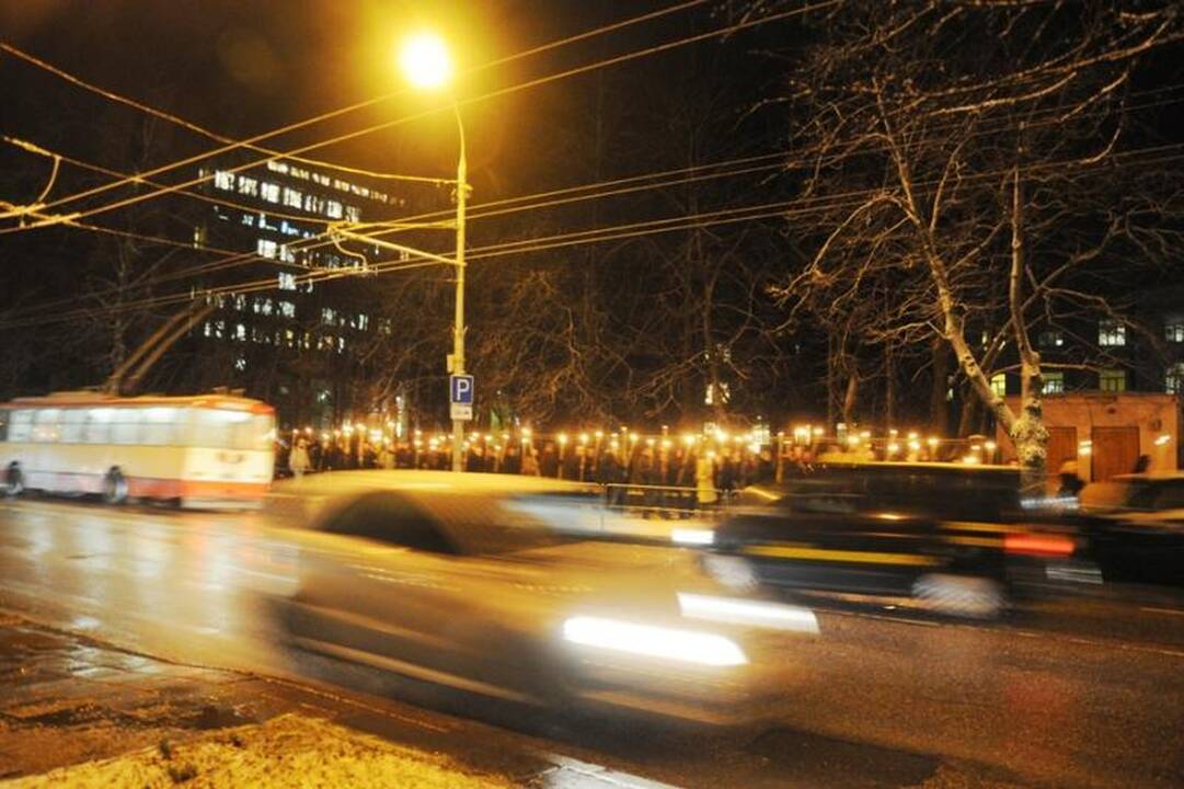 Kraštutiniai patriotai Sausio 13-ąją paminėjo eisena su deglais