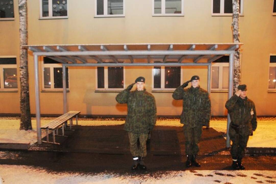 Kraštutiniai patriotai Sausio 13-ąją paminėjo eisena su deglais