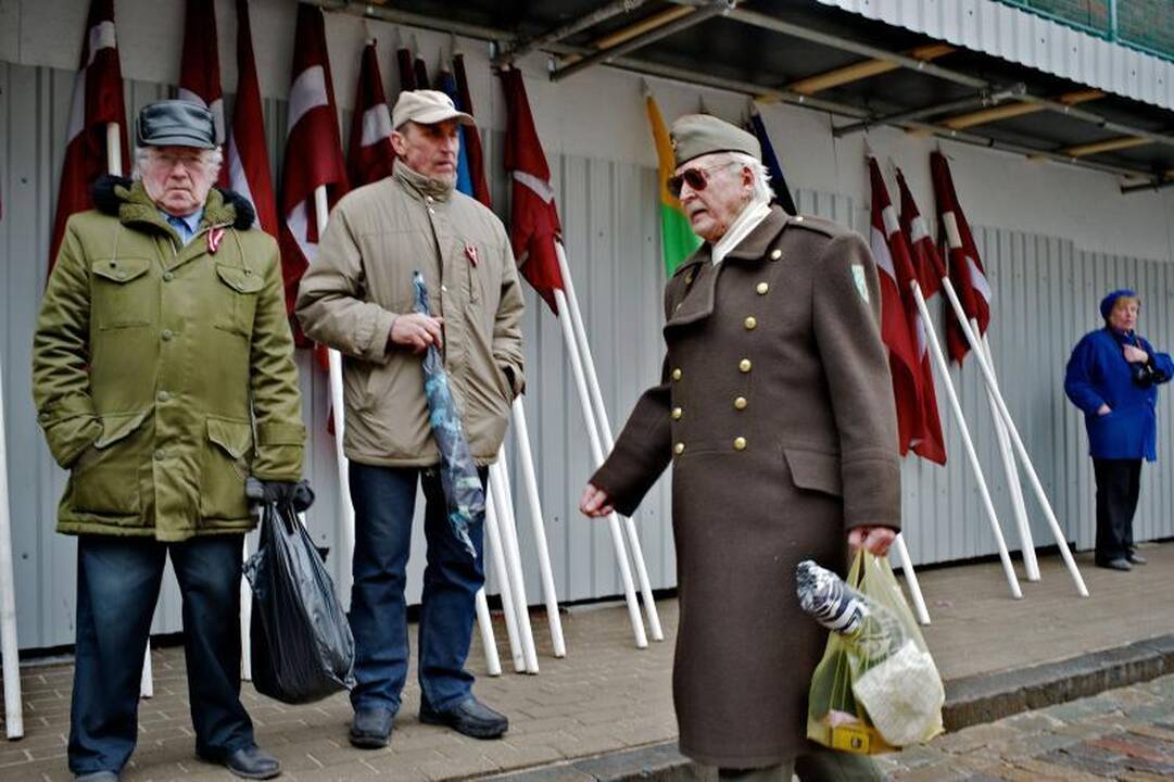 Šiaurės Korėjoje laidojamas Kim Jong Ilas