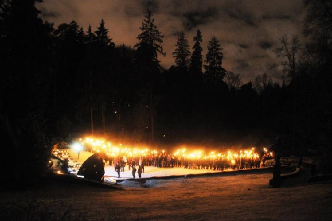 Kraštutiniai patriotai Sausio 13-ąją paminėjo eisena su deglais