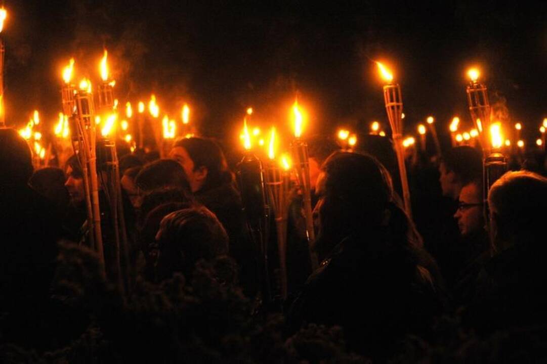 Kraštutiniai patriotai Sausio 13-ąją paminėjo eisena su deglais