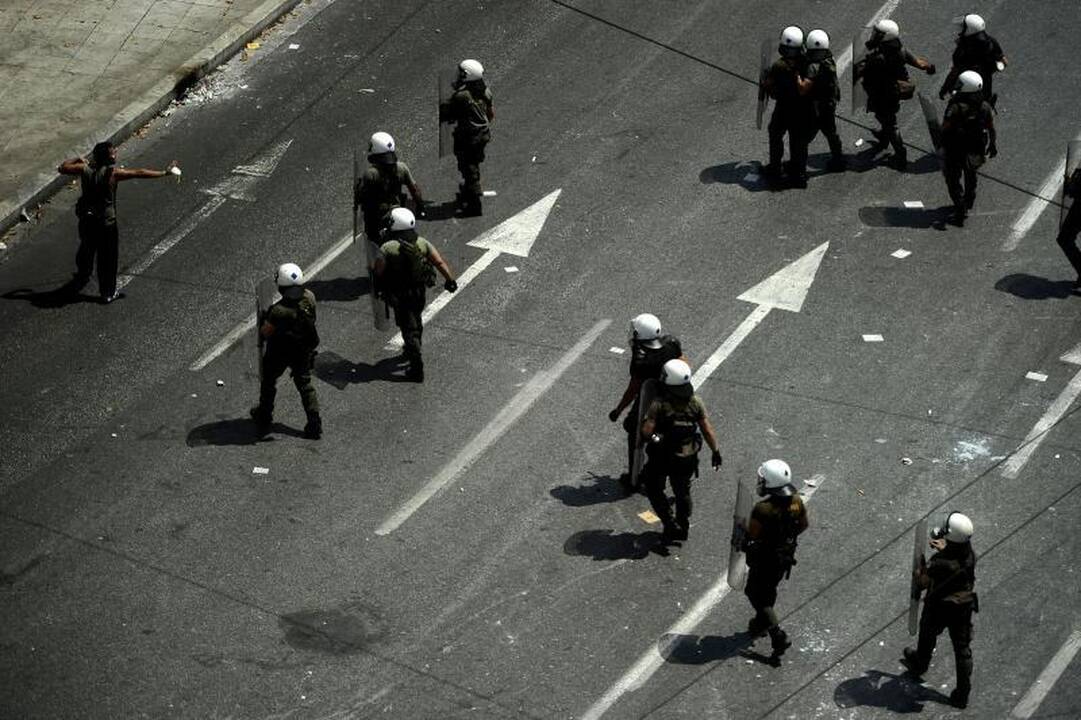 Atėnuose policija prieš protestuotojus panaudojo ašarines dujas (atnaujinta)