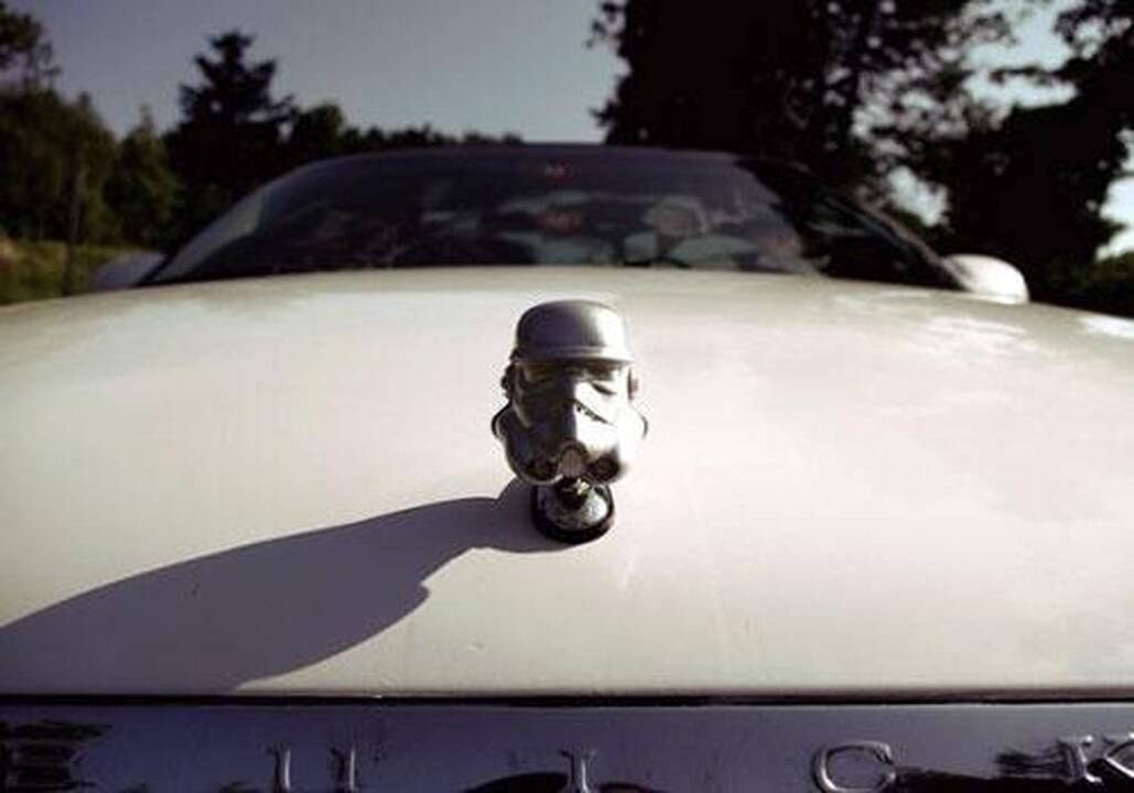 Neturint bėdų su vaizduote: kvailiausios automobilių dekoracijos