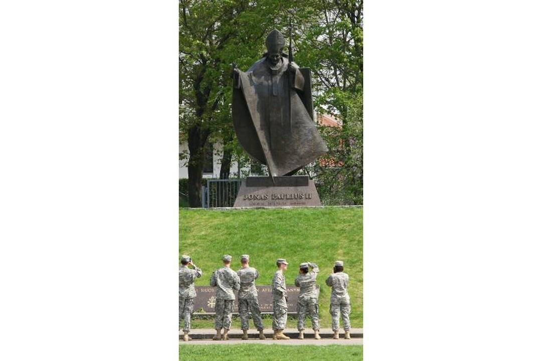 Lježo mieste tūkstančiai žmonių pagerbė žuvusių atminimą