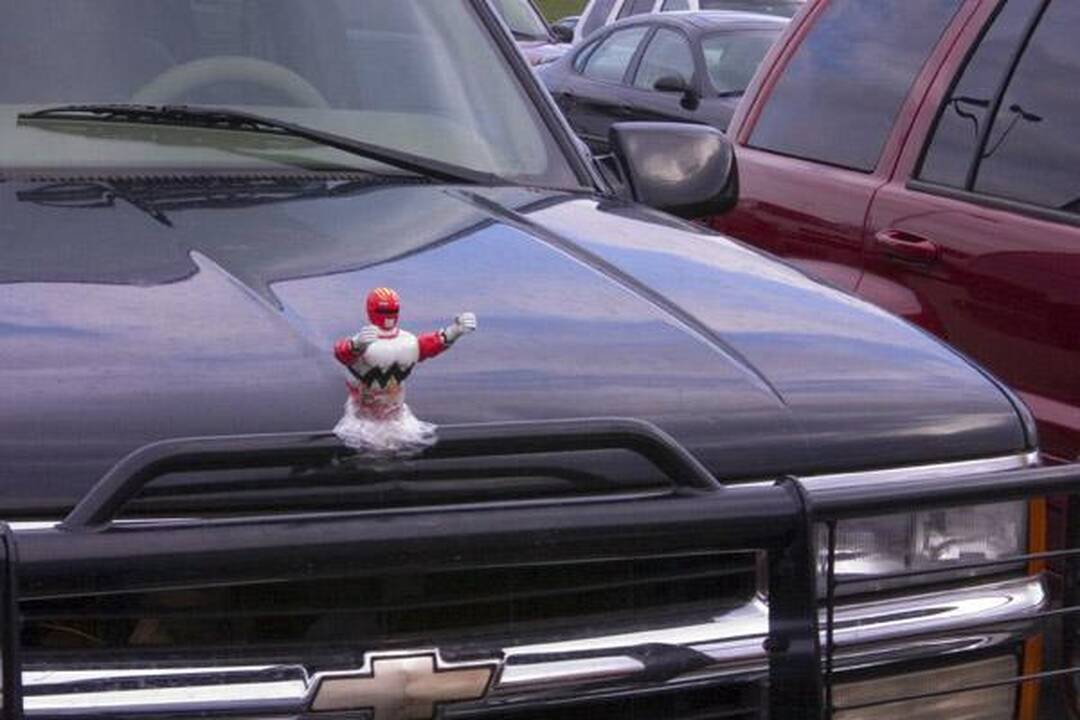 Neturint bėdų su vaizduote: kvailiausios automobilių dekoracijos