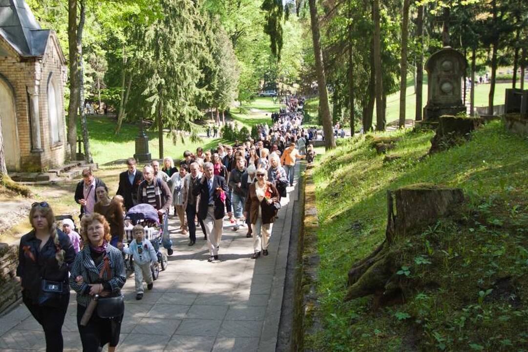 Antakalnio kapinėsė karo veteranai minėjo gegužės 9-ąją