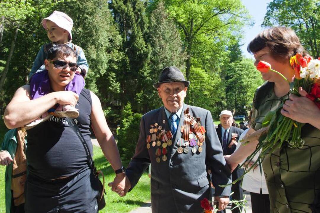 Antakalnio kapinėsė karo veteranai minėjo gegužės 9-ąją