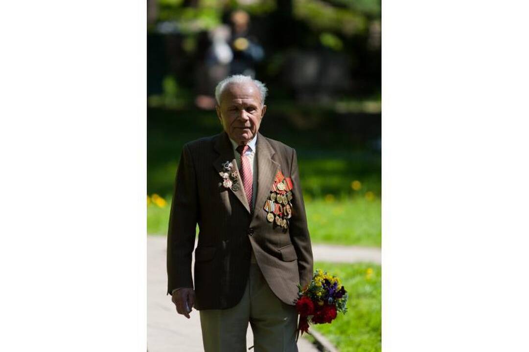 Antakalnio kapinėsė karo veteranai minėjo gegužės 9-ąją