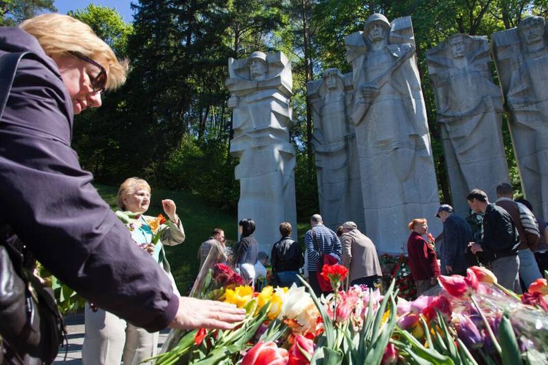 Antakalnio kapinėsė karo veteranai minėjo gegužės 9-ąją