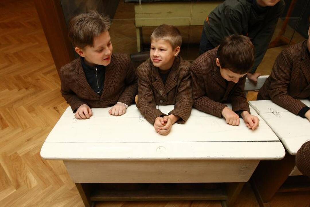 Muziejaus lankytojus nupurto prisiminimai apie pionierišką uniformą