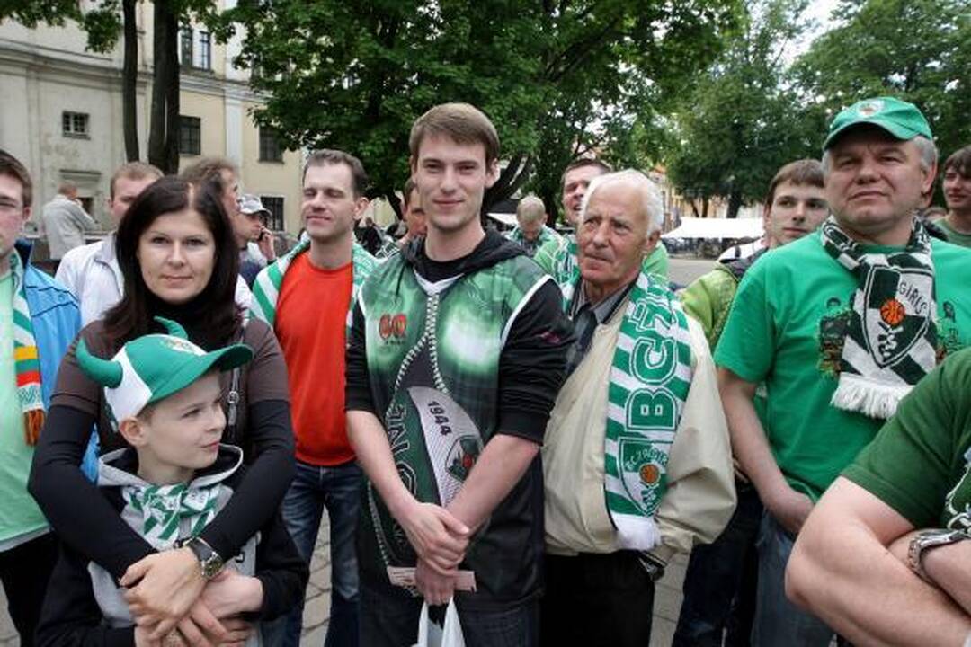 „Žalgirio“ fanai išlydėti į lemiamas LKL finalo rungtynes