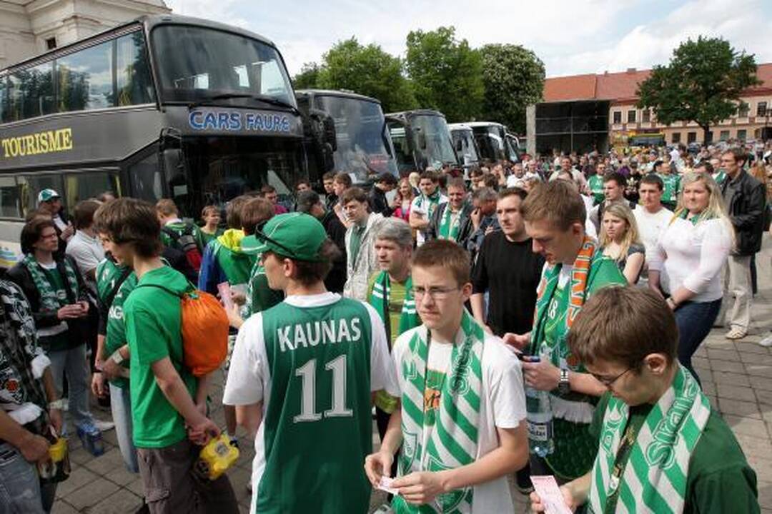 „Žalgirio“ fanai išlydėti į lemiamas LKL finalo rungtynes