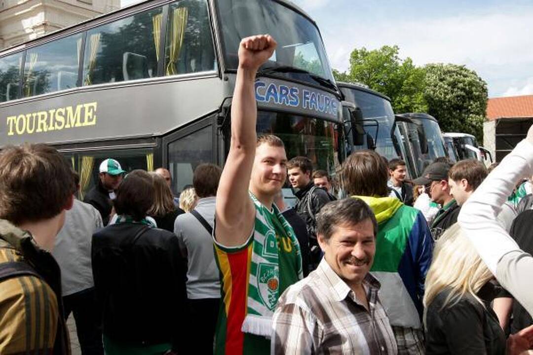 „Žalgirio“ fanai išlydėti į lemiamas LKL finalo rungtynes