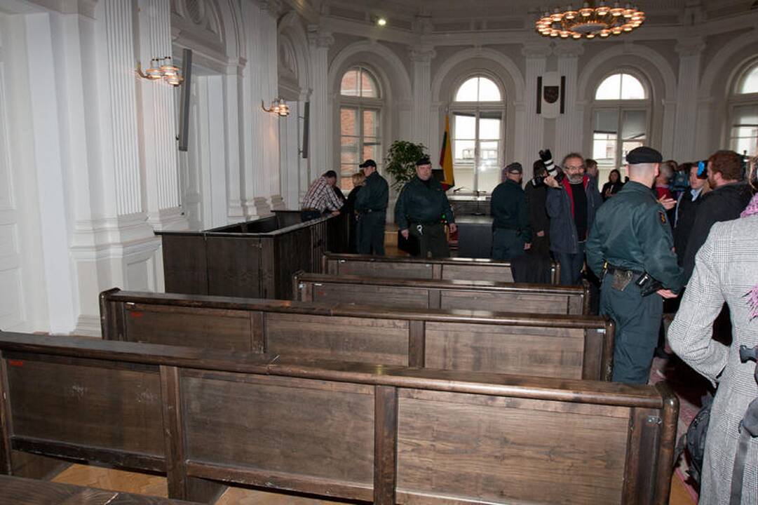 Grupuotei ketinęs vežti ginklus airis nuteistas 12 metų nelaisvės