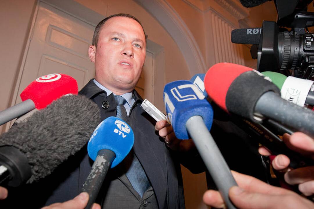 Grupuotei ketinęs vežti ginklus airis nuteistas 12 metų nelaisvės