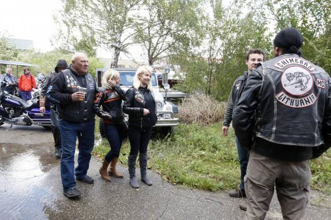 Baikerių sezono uždaryme – keptas šernas