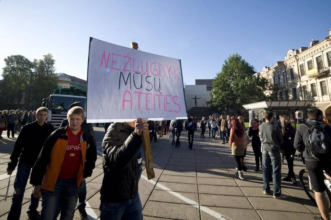 Kauno moksleiviai šaukia: žlugdoma mūsų ateitis! 