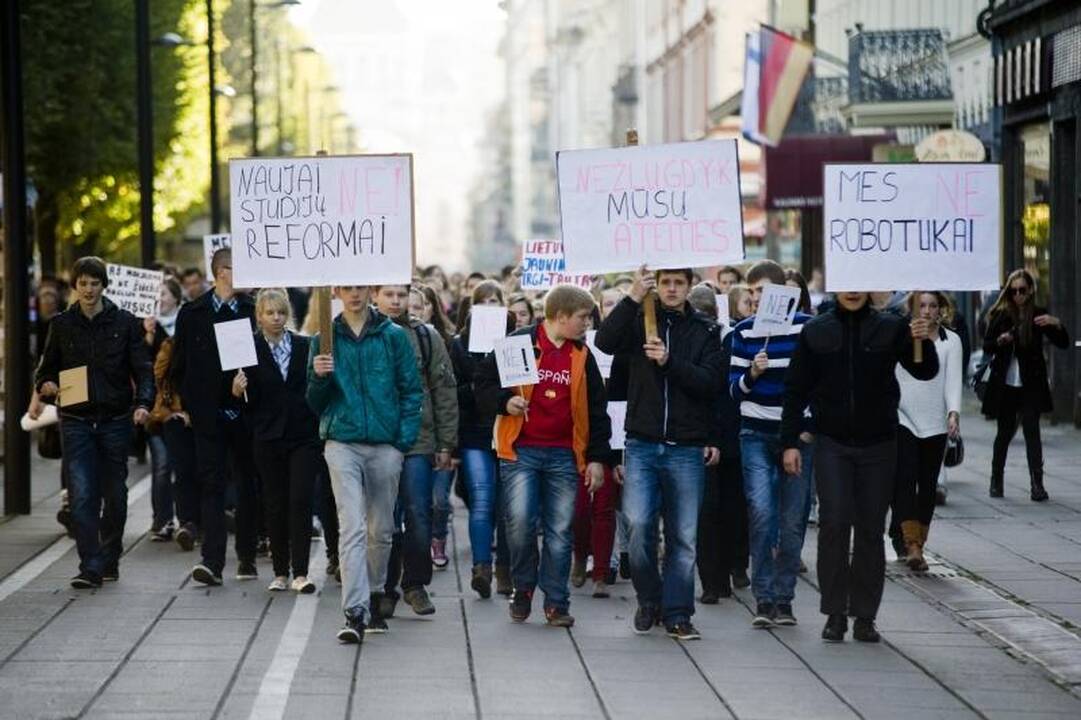 Kauno moksleiviai šaukia: žlugdoma mūsų ateitis! 