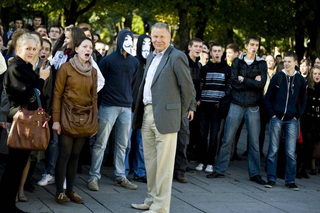 Kauno moksleiviai šaukia: žlugdoma mūsų ateitis! 