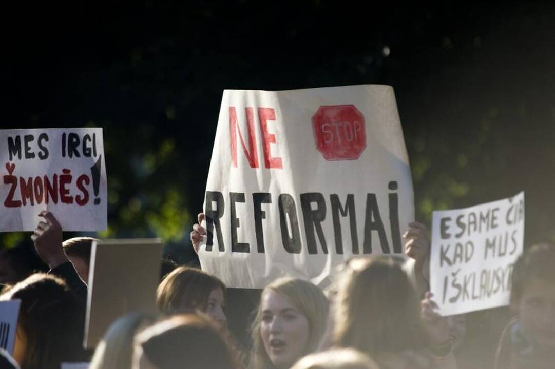 Kauno moksleiviai šaukia: žlugdoma mūsų ateitis! 