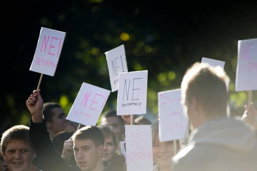Kauno moksleiviai šaukia: žlugdoma mūsų ateitis! 