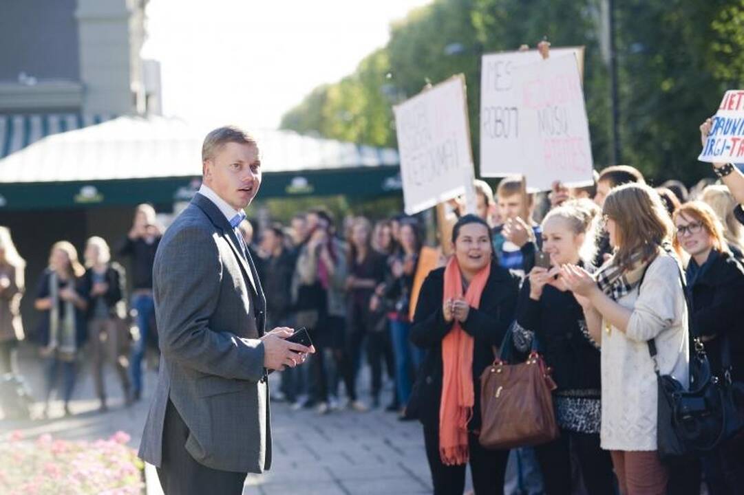 Kauno moksleiviai šaukia: žlugdoma mūsų ateitis! 