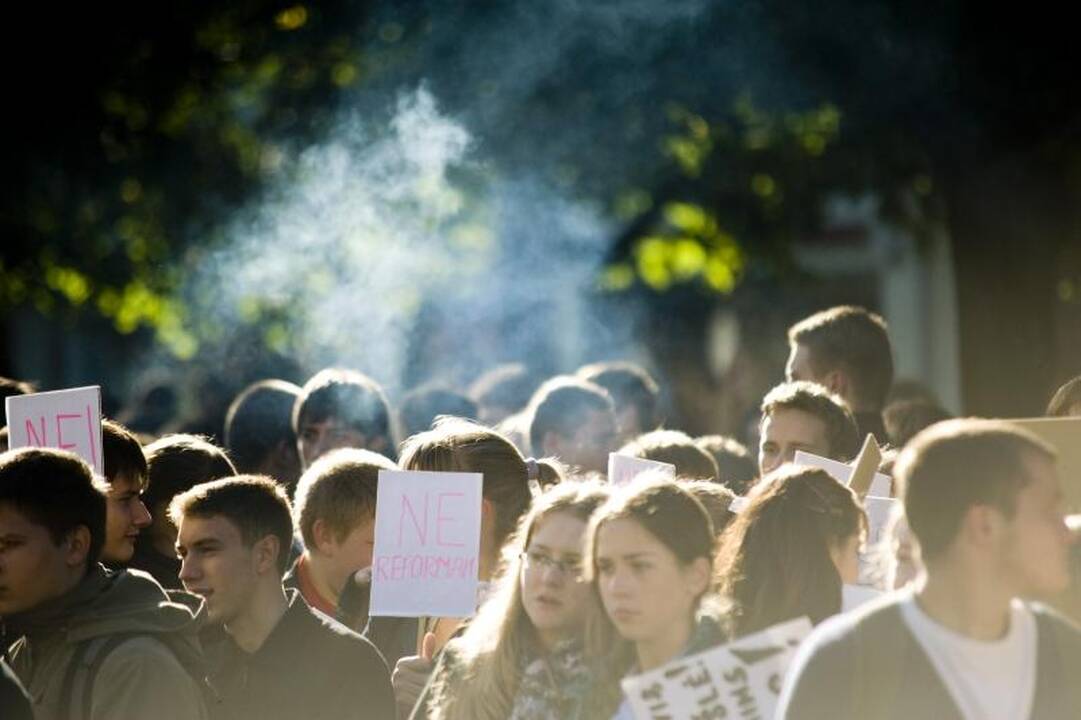 Kauno moksleiviai šaukia: žlugdoma mūsų ateitis! 