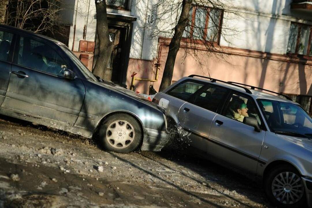Policija dėl nelaimių Žemaičių gatvėje kaltina „Kauno vandenis“