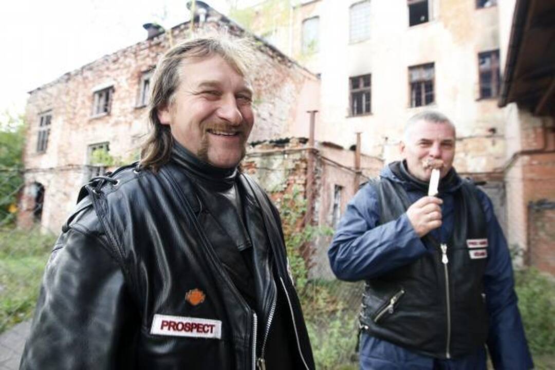 Baikerių sezono uždaryme – keptas šernas