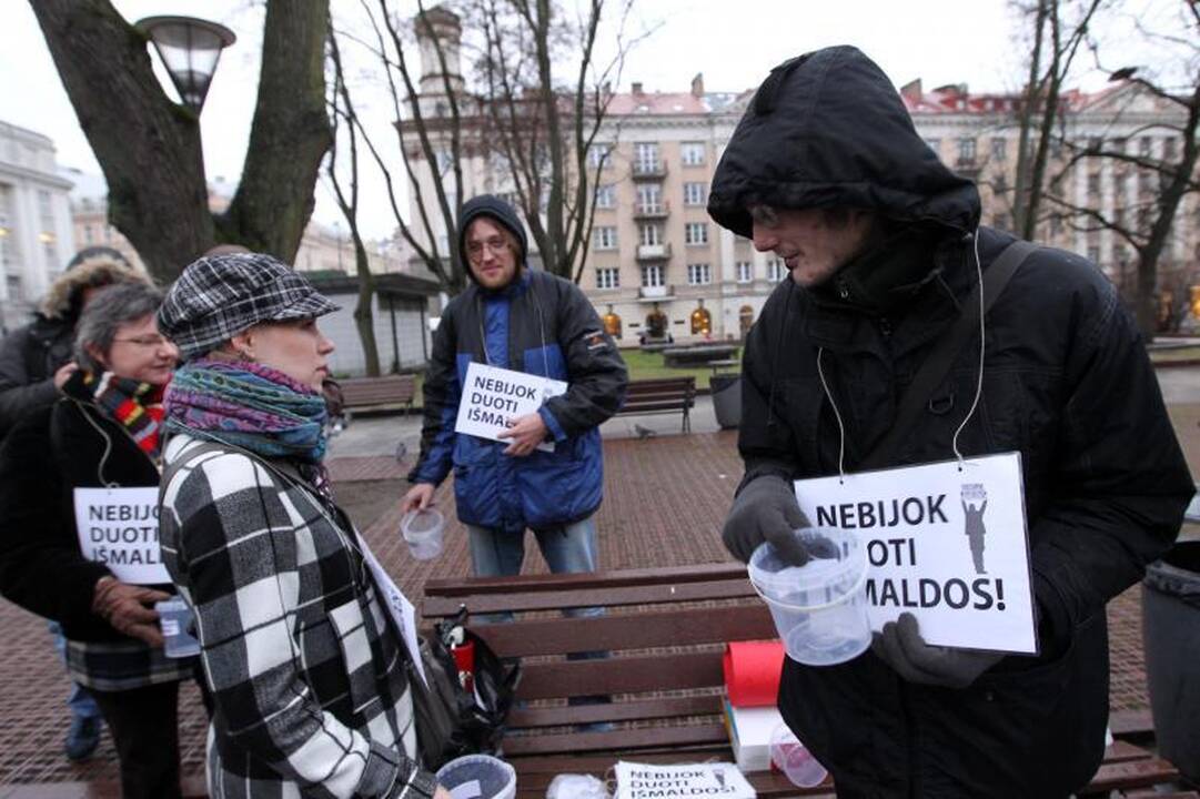 Piketuotojai: neduoti išmaldos - nehumaniška 