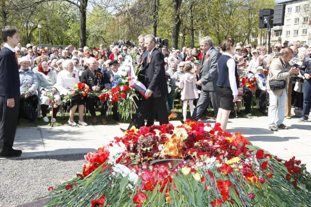 Gegužės 9-ąją klaipėdiečiai paminėjo karių kapinėse (papildyta)