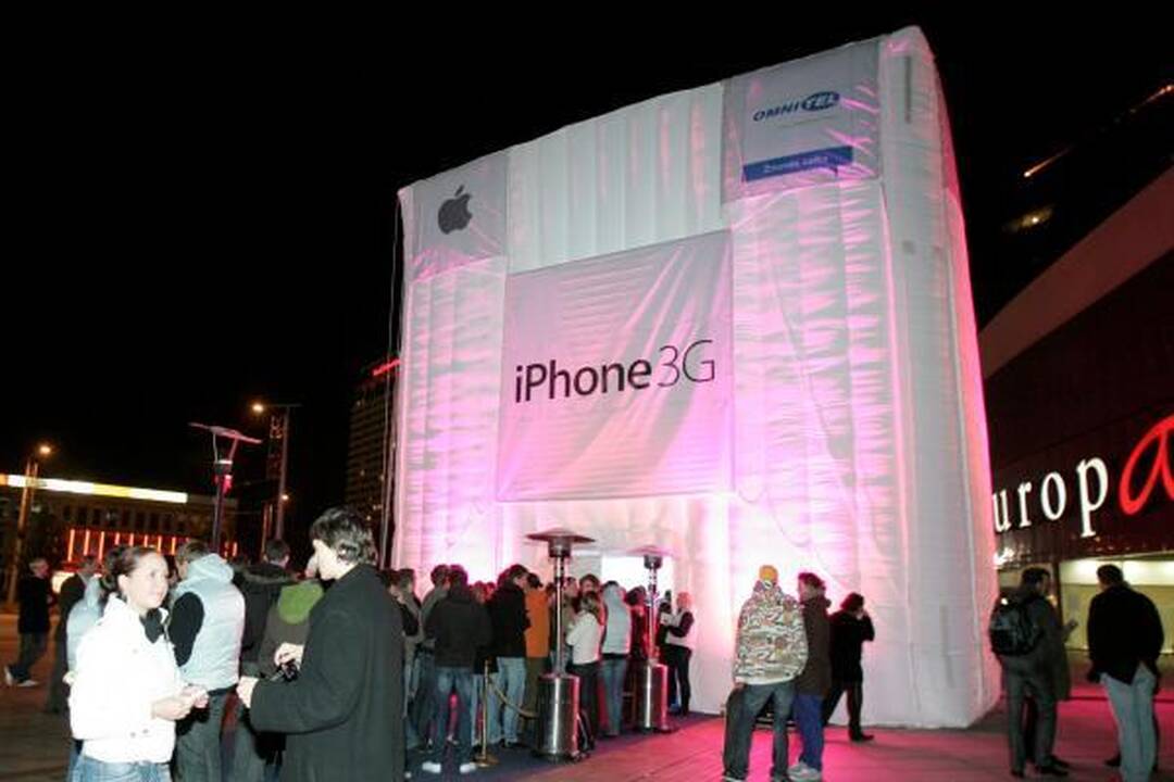 „iPhone 3G“ prekyba prasidėjo be ažiotažo ir minių (video)