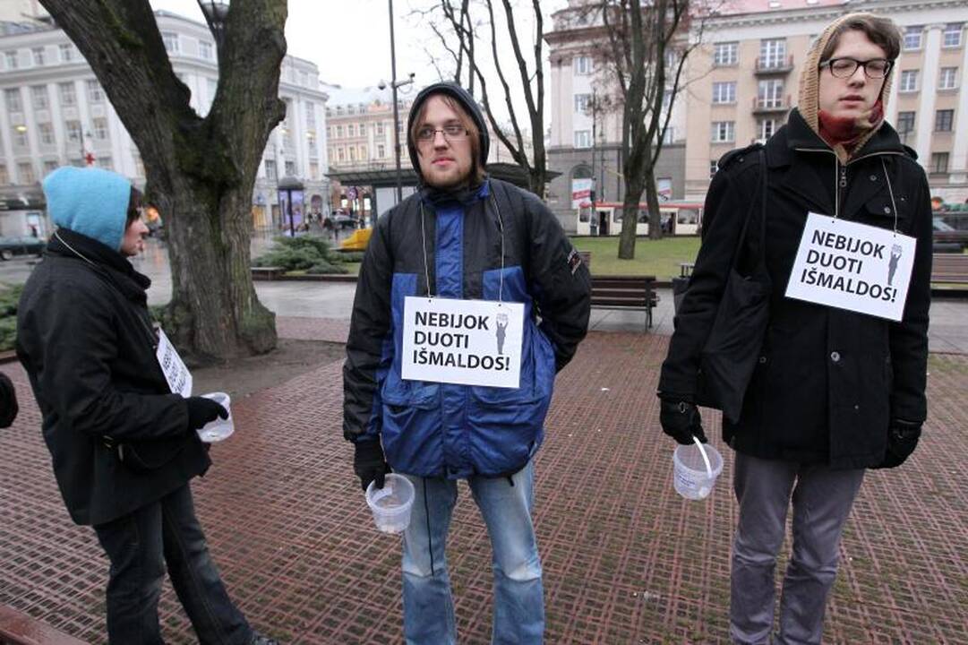 Piketuotojai: neduoti išmaldos - nehumaniška 