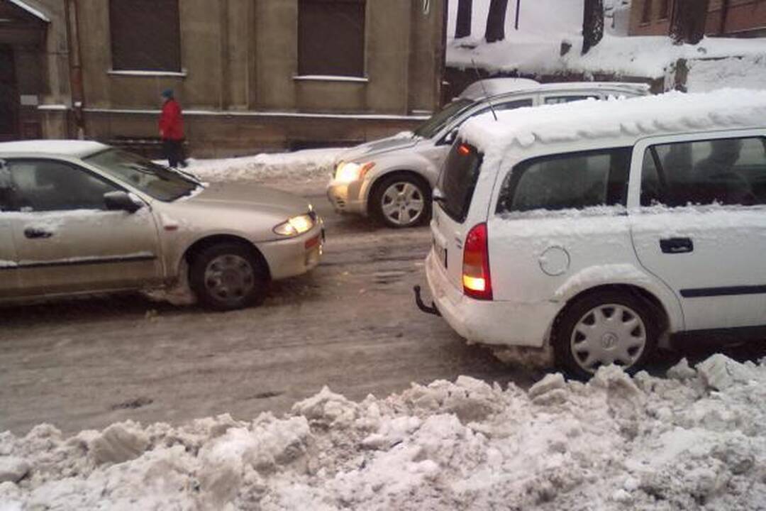 „Kauno švara“ žada per naktį barstyti ir valyti gatves