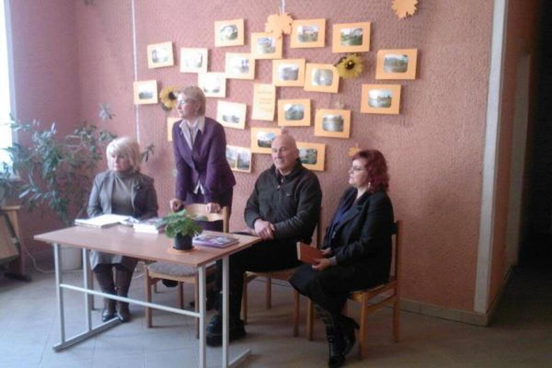 Po knygos priedanga renkami partijos „Drąsos kelias“ nariai
