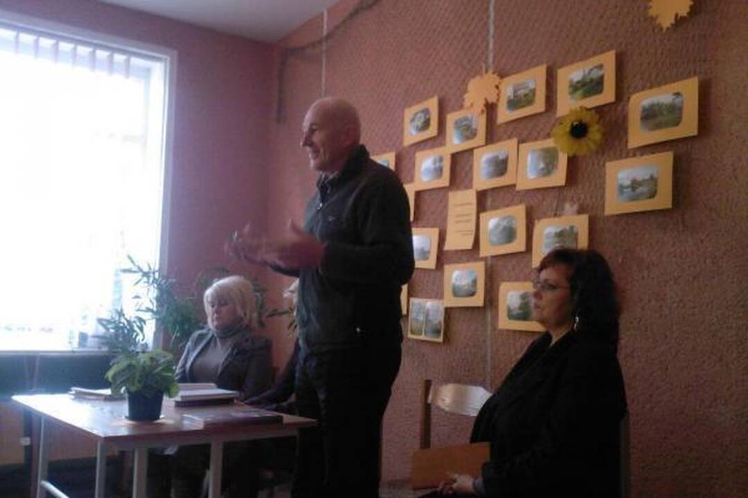 Po knygos priedanga renkami partijos „Drąsos kelias“ nariai